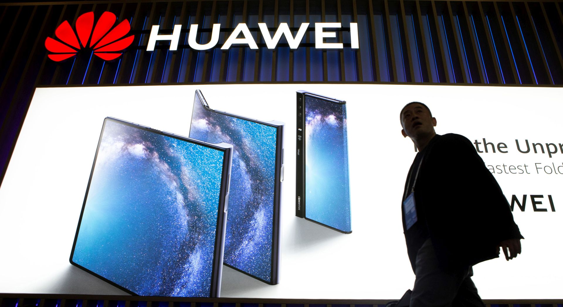 epa07396786 A visitor walks past the stand of Huawei on the opening day of the Mobile World Congress 2019 (MWC19), in Barcelona, Spain, 25 February 2019. The MWC19 will present the latest advances in mobile technologies from 25 to 28 February at the Fira Barcelona Montjuic.  EPA/Enric Fontcuberta
