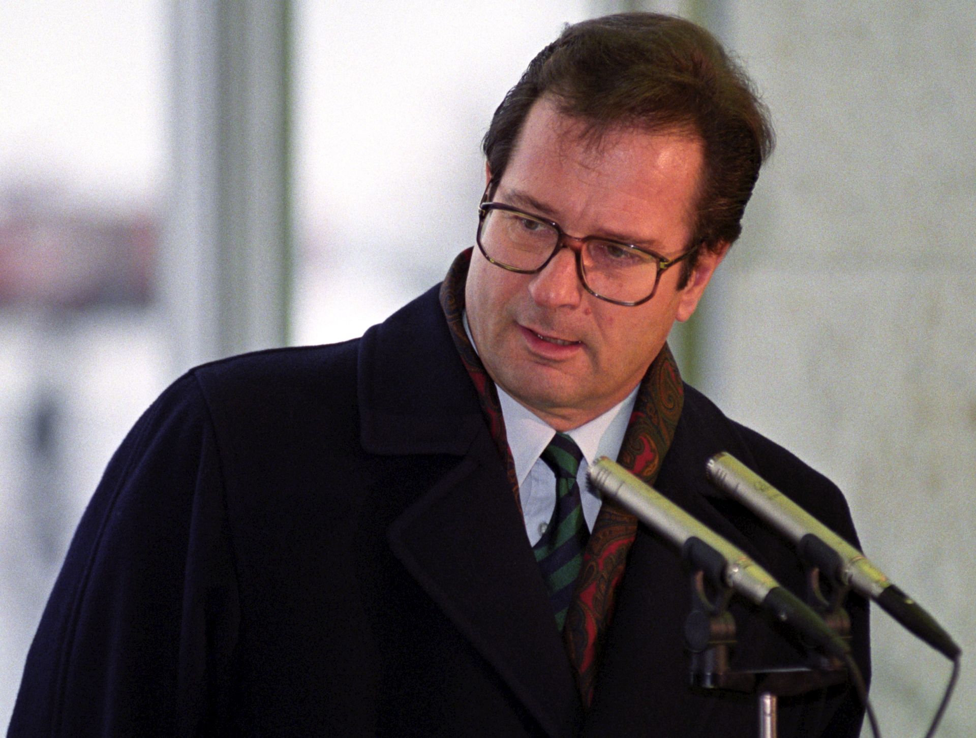 epa07414377 (FILE) - German Foreign Minister Klaus Kinkel speaks during the press conference in Moscow airport upon his arrival in Russia, 11 December 1993 (reissued 05 March 2019). Reports on 05 March 2019 state former German Foreign Minister Klaus Kinkel has died, aged 82. Kinkel was German foreign minister from 1992 to 1998 and between the years 1993 and 1995 German liberal party FDP chairman.  EPA/MLADEN ANTONOV