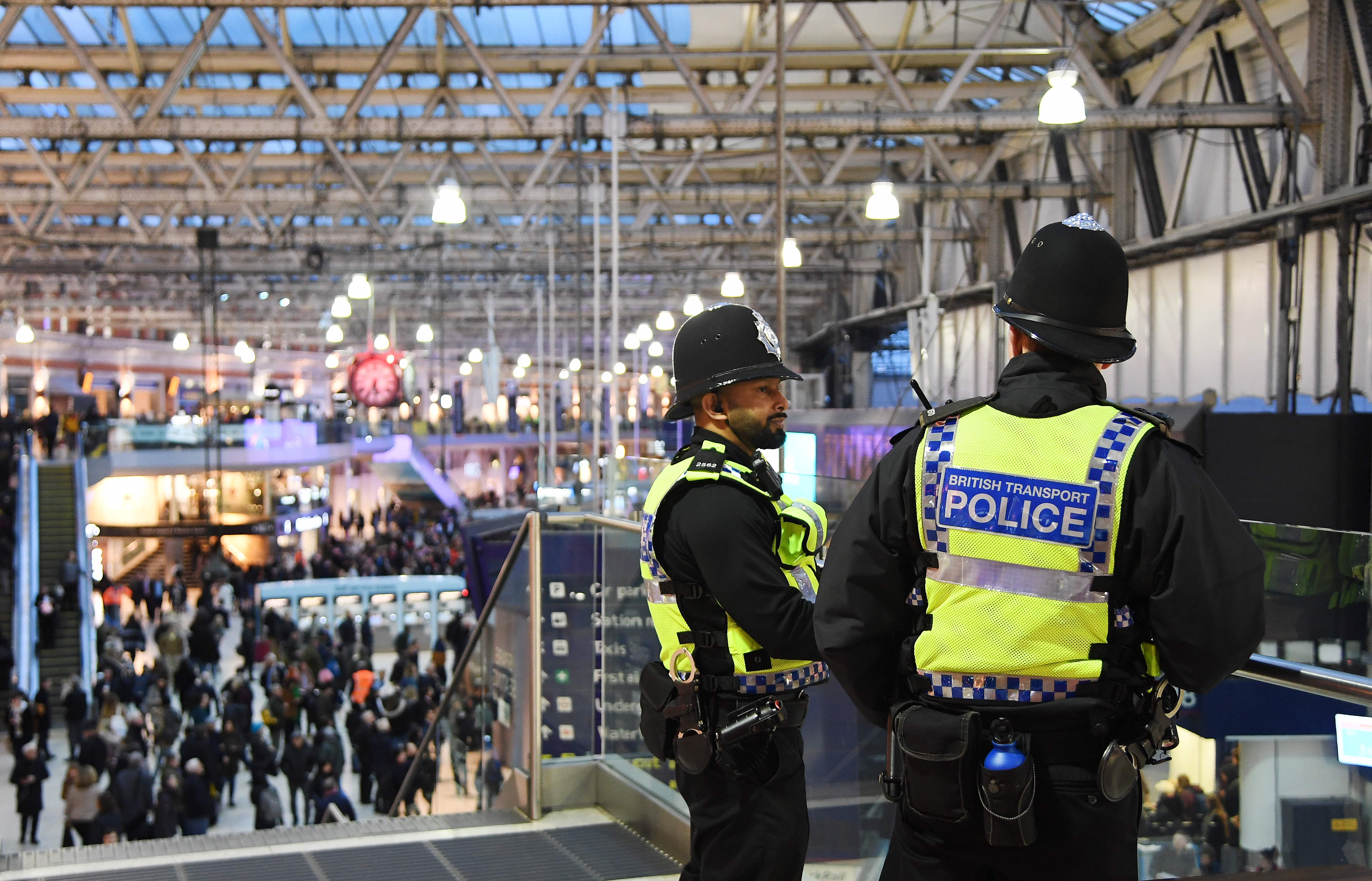 epa07415720 Police at Waterloo Station in London, Britain, 05 March 2019. According to news reports explosive devices have been found by police at three different locations across London.  EPA/ANDY RAIN