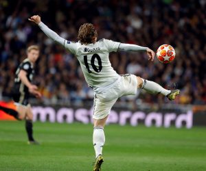 epa07416006 Real Madrid's Luka Modric in action during the UEFA Champions League round of 16 second leg match between Real Madrid and Ajax at the Santiago Bernabeu stadium in Madrid, Spain, 05 March 2019.  EPA/JUANJO MARTIN