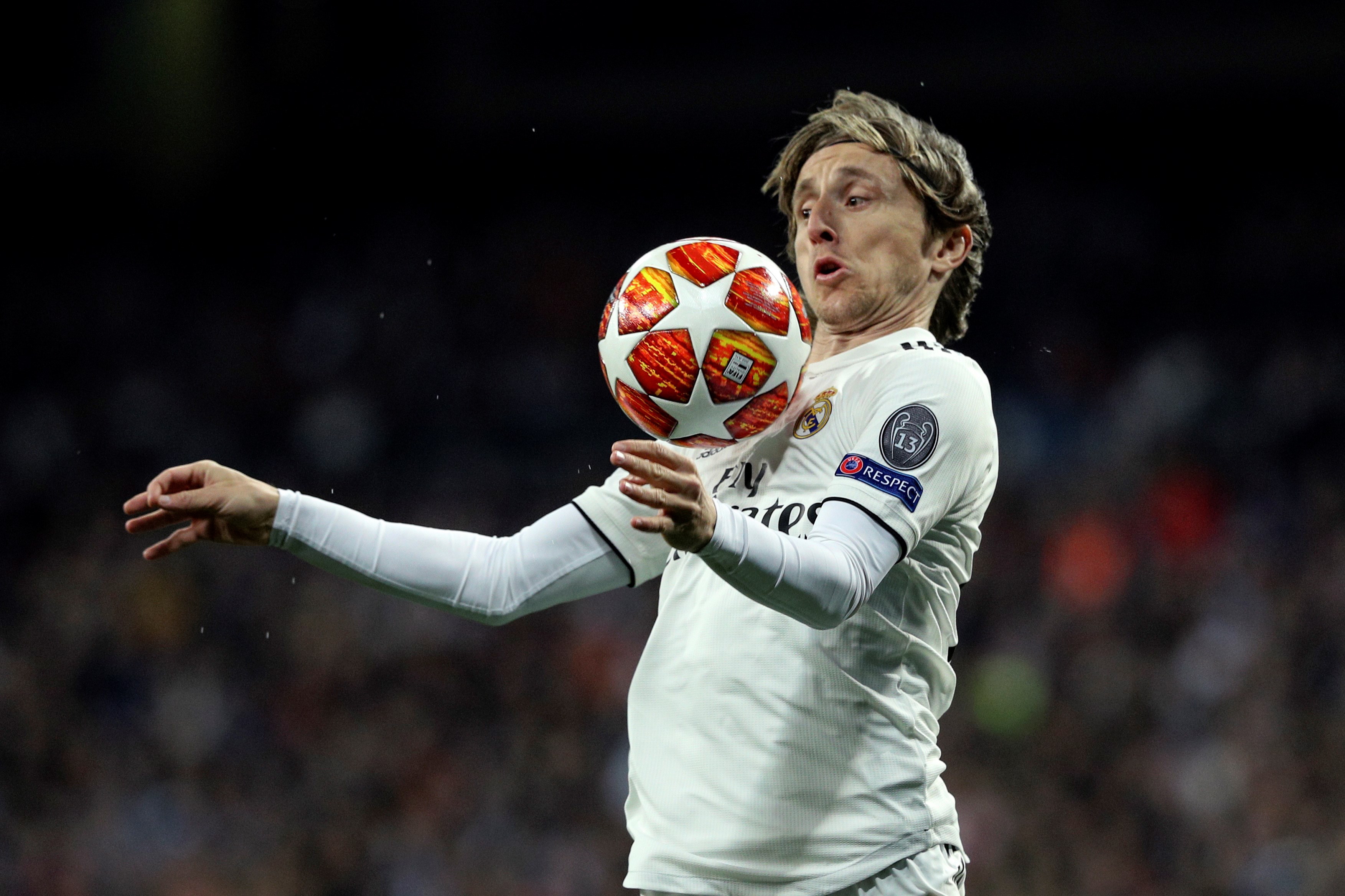 epa07415994 Real Madrid's Luka Modric in action during the UEFA Champions League round of 16 second leg match between Real Madrid and Ajax at the Santiago Bernabeu stadium in Madrid, Spain, 05 March 2019.  EPA/RODRIGO JIMENEZ