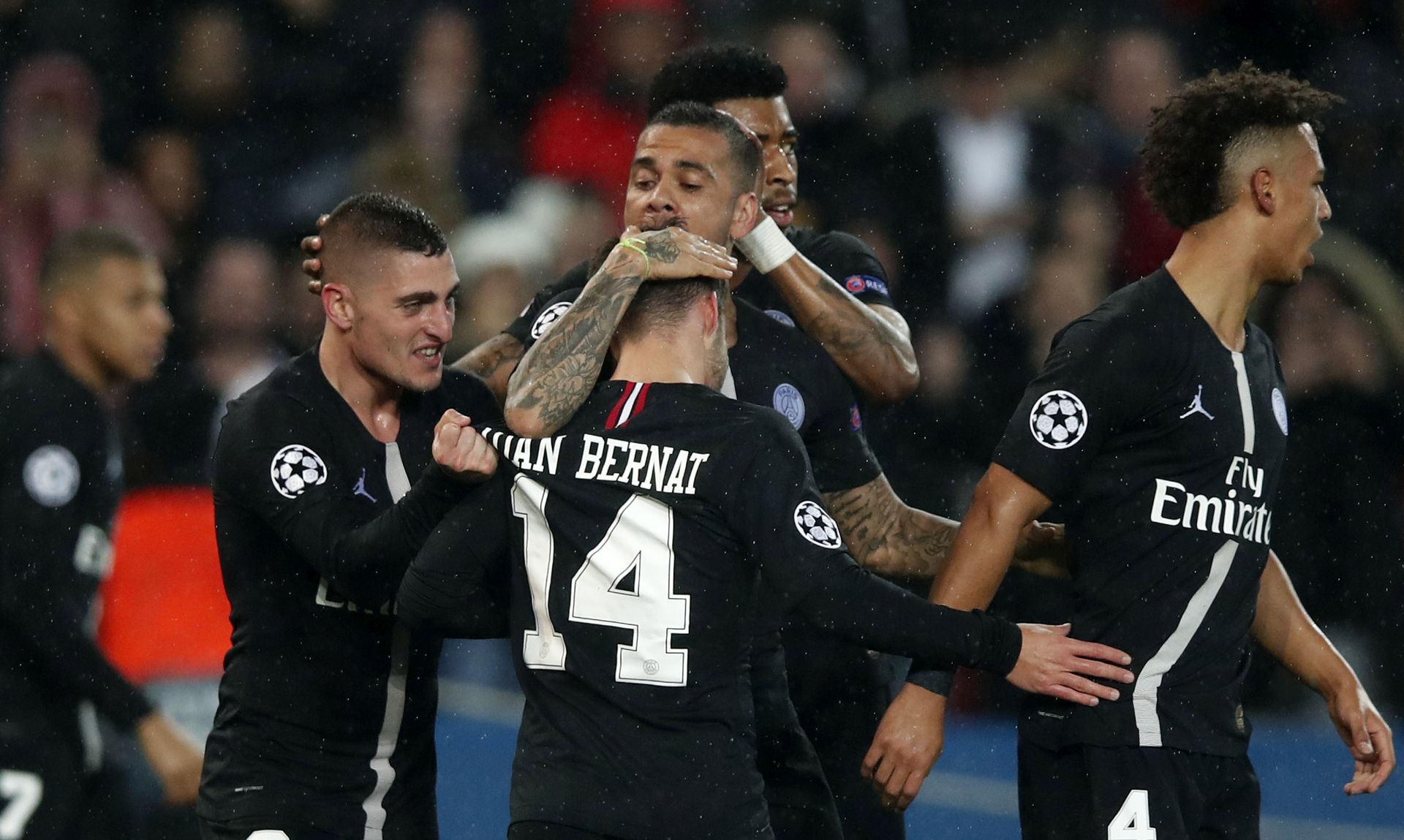 epa07418112 Paris Saint Germain's Juan Bernat celebrates with his teammates after scoring the equalizer during the UEFA Champions League round of 16 second leg soccer match between PSG and Manchester United at the Parc des Princes Stadium in Paris, France, 06 March 2019.  EPA/IAN LANGSDON