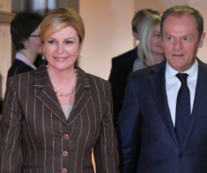 epa07419129 Croatian President Kolinda Grabar Kitarovic (L) is welcomed by President of the European Council Donald Tusk (R) prior to a meeting in Brussels, Belgium, 07 March 2019.  EPA/EMMANUEL DUNAND / POOL