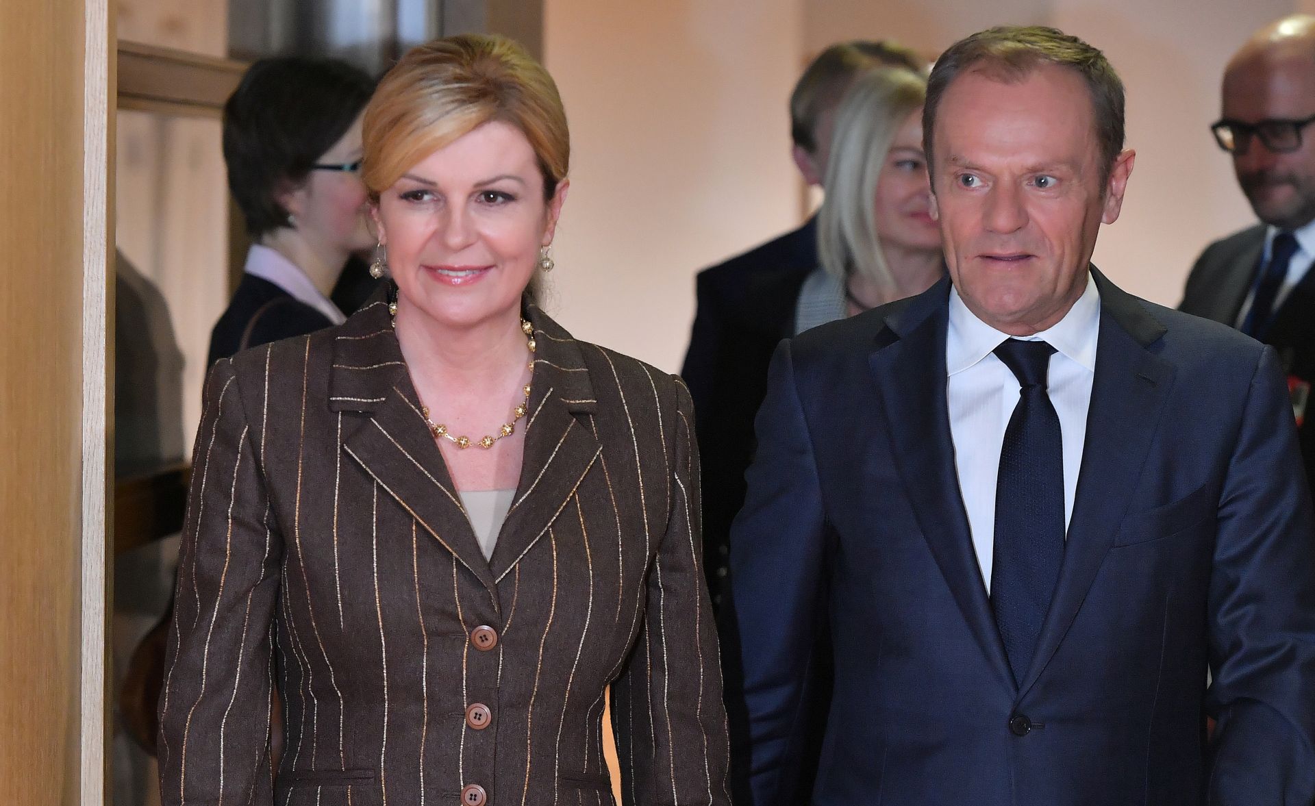 epa07419129 Croatian President Kolinda Grabar Kitarovic (L) is welcomed by President of the European Council Donald Tusk (R) prior to a meeting in Brussels, Belgium, 07 March 2019.  EPA/EMMANUEL DUNAND / POOL