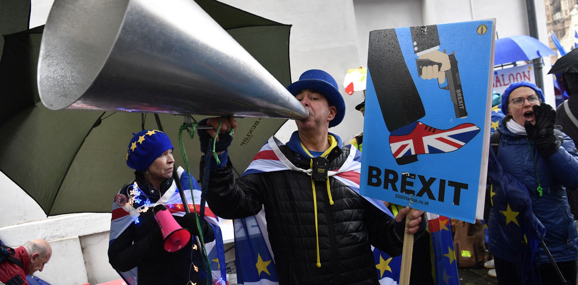 epa07431596 Pro-remain protesters rally outside parliament in London, Britain, 12 March 2019. British parliament will vote on British Prime Minister May's amended Brexit deal later in the day. Theresa May wants parliament to back her 'improved' withdrawal agreement she has negotiated with the EU over the so-called 'backstop'. The United Kingdom is officially due to leave the European Union on 29 March 2019, two years after triggering Article 50 in consequence to a referendum.  EPA/NEIL HALL