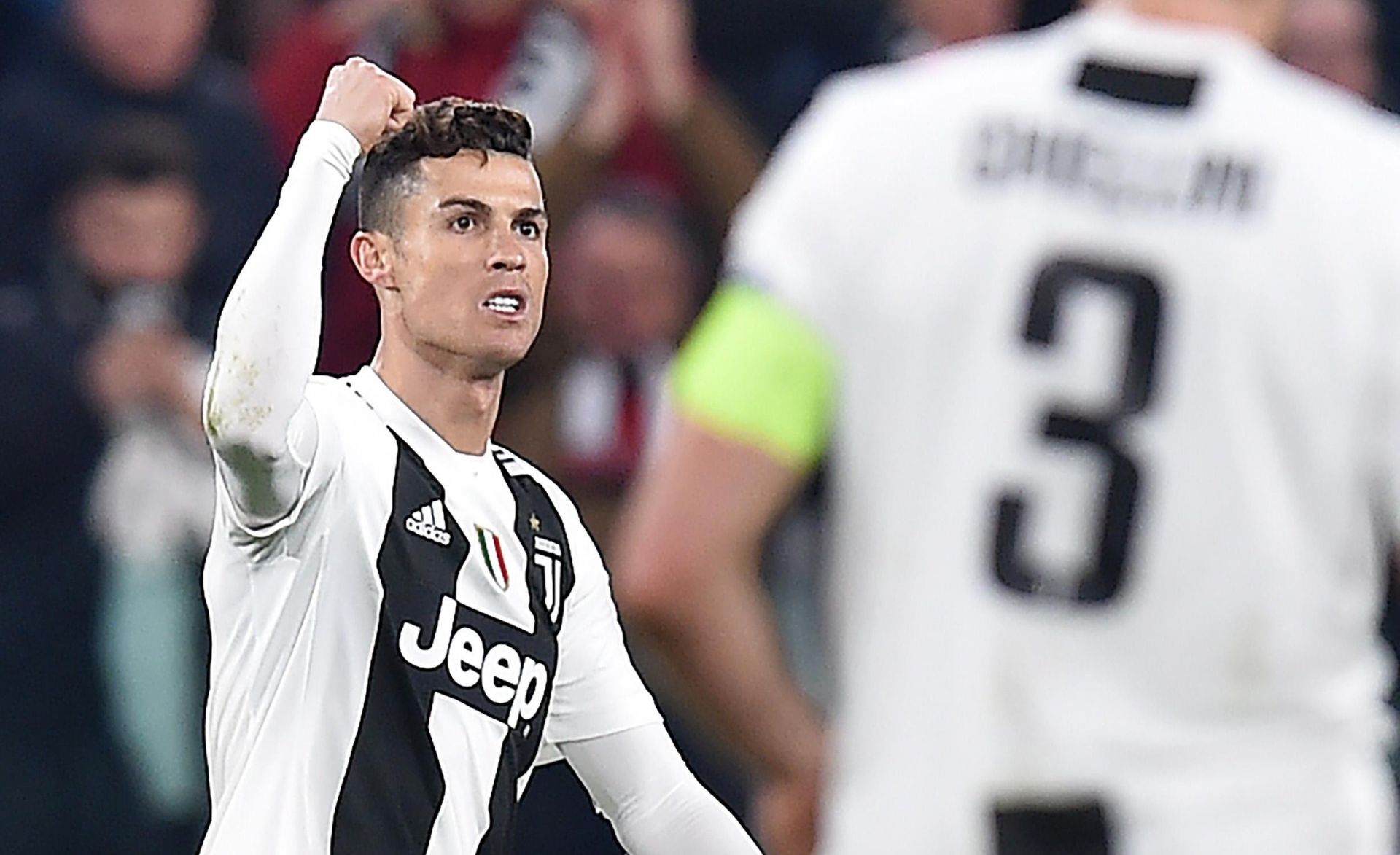 epa07432340 Juventus' Cristiano Ronaldo celebrates scoring the 1-0 lead during the UEFA Champions League round of 16 second leg soccer match between Juventus FC and Club Atletico de Madrid at the Allianz Stadium in Turin, Italy, 12 March 2019.  EPA/ALESSANDRO DI MARCO