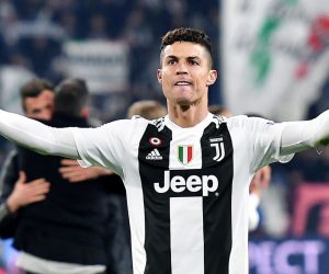 epa07432529 Juventus' Cristiano Ronaldo celebrates the victory at the end of the UEFA Champions League round of 16 second leg soccer match between Juventus FC and Club Atletico de Madrid at the Allianz Stadium in Turin, Italy, 12 March 2019.  EPA/ALESSANDRO DI MARCO