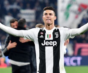 epa07432529 Juventus' Cristiano Ronaldo celebrates the victory at the end of the UEFA Champions League round of 16 second leg soccer match between Juventus FC and Club Atletico de Madrid at the Allianz Stadium in Turin, Italy, 12 March 2019.  EPA/ALESSANDRO DI MARCO