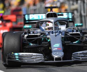 epa07438240 Lewis Hamilton of Britain drives his Mercedes-AMG into the garage during the first practice session during the Formula 1 2019 Australian Grand Prix at the Albert Park Grand Prix Circuit in Melbourne, Australia, 15 March 2019. The 2019 Formula One Grand Prix of Australia will take place on 17 March 2019.  EPA/JULIAN SMITH AUSTRALIA AND NEW ZEALAND OUT