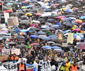 epa07439923 Thousands of students demonstrate during a 'Climate strike' protest in Zurich, Switzerland, 15 March 2019. Students across the world are taking part in a massive global student strike movement called #FridayForFuture which was sparked by Greta Thunberg of Sweden, a sixteen year old climate activist who has been protesting outside the Swedish parliament every Friday since August 2018.  EPA/WALTER BIERI