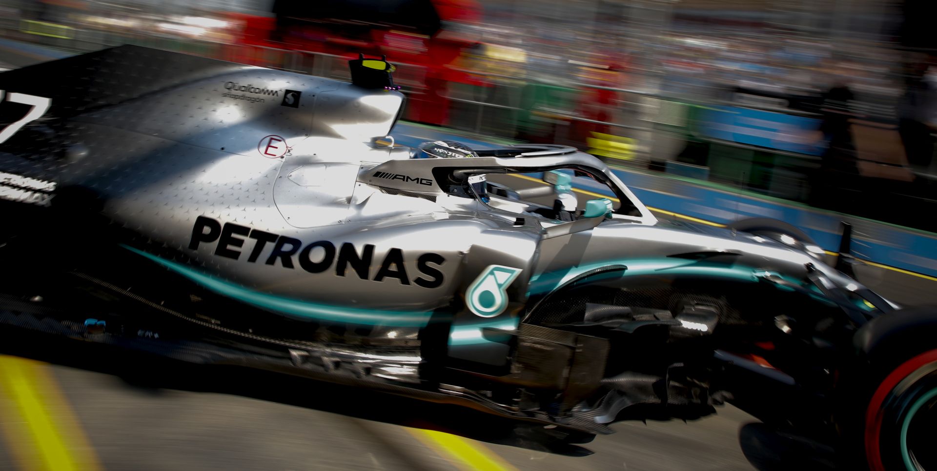 epa07441255 Finnish Formula One driver Valtteri Bottas of Mercedes AMG GP in action during the third practice session ahead of the 2019 Formula One Grand Prix of Australia at the Albert Park Grand Prix Circuit in Melbourne, Australia, 16 March 2019. The 2019 Formula One Grand Prix of Australia will take place on 17 March 2019.  EPA/DIEGO AZUBEL