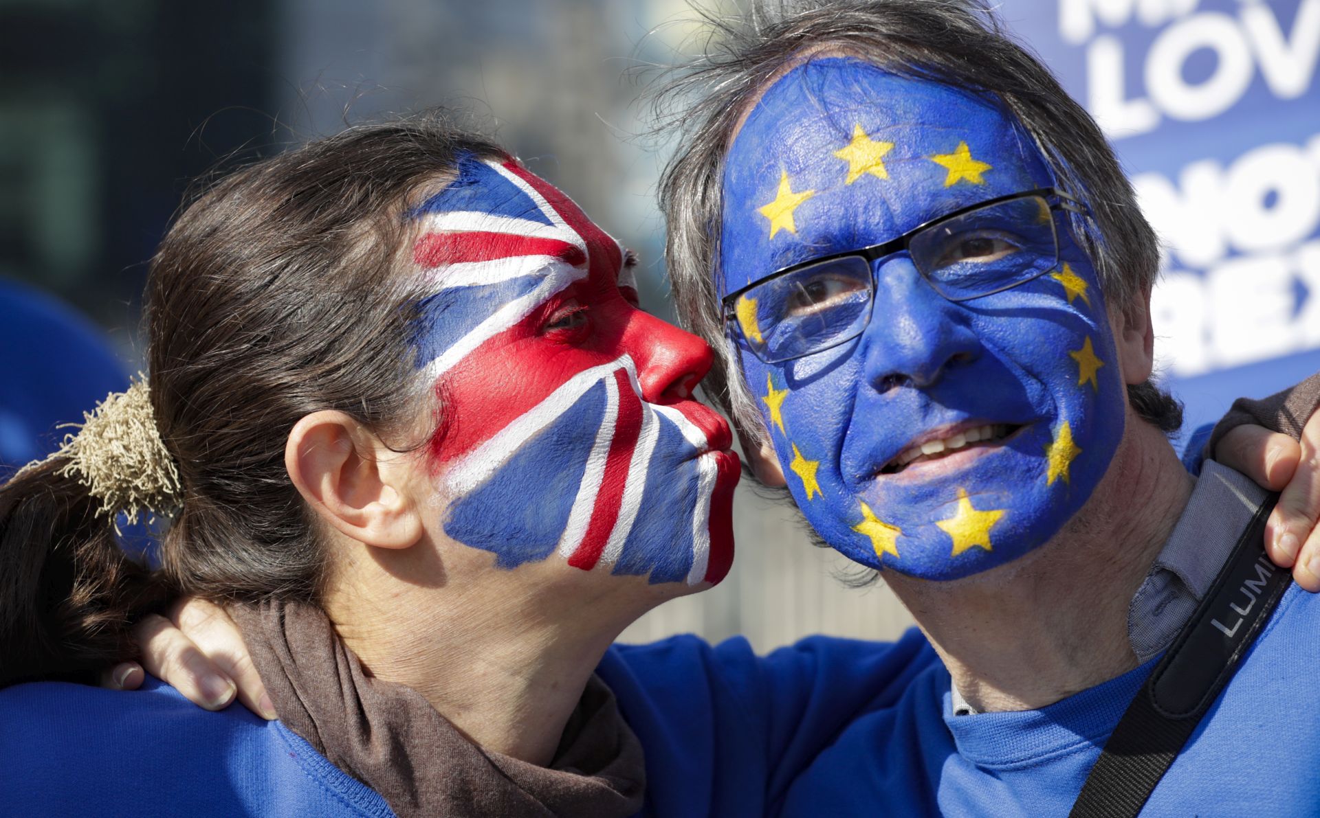 epa07452916 Two protesters with their faces painted with the colors of EU and British flags during a protest staged by about 20 anti-Brexit demonstrators calling for a second referendum on Brexit in front of EU Commission Building ahead of EU Summit in Brussels, Belgium, 21 March 2019. European Union leaders will gather for a two-day summit to discuss, among others, Brexit and British PM request to extend Article 50.  EPA/OLIVIER HOSLET