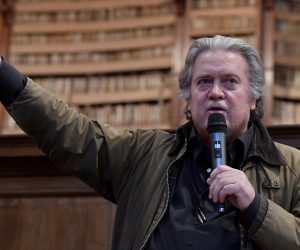 epa07453852 Former White House strategist Steve Bannon speaks as he holds The Daily Telegraph newspaper during a political meeting in Rome, Italy, 21 March 2019.  EPA/ETTORE FERRARI