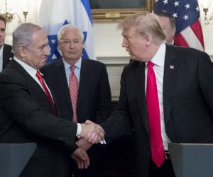 epa07462880 Prime Minister of Israel Benjamin Netanyahu (Front L) and US President Donald J. Trump (Front R) shake hands before Trump signed an order recognizing Golan Heights as Israeli territory, in the Diplomatic Reception Room of the White House in Washington, DC, USA, 25 March 2019.  EPA/MICHAEL REYNOLDS