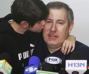 epa07466687 (FILE) - Survivor of the air crash of that took the lives of several members of the Brazilian soccer team Chapecoense, journalist Rafael Henzel (R) is kissed by his son Otavio Henzel (L) during a press conference in Medellin, Colombia, 08 May 2017 (reissued 27 March 2019). Rafael Henzel, 45, one of the six survivors in the 2016 plane crash that killed most of the Brazilian Chapecoense soccer team, has died after suffering a heart attack while playing football, the club announced reported on 26 March 2019.  EPA/LUIS EDUARDO NORIEGA A. *** Local Caption *** 53505110
