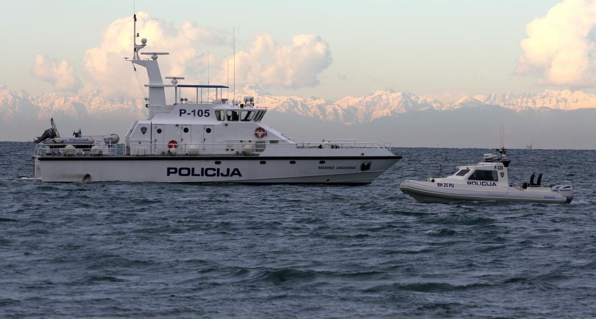 29.12.2017., Savudrija - Ribari i policija na moru uz granicu sa Slovenijom. 
Photo: Goran Kovacic/PIXSELL