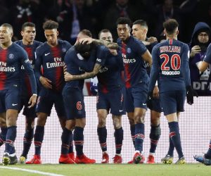 epa07445918 Paris Saint-Germain's Kylian Mbappe (L) celebrates with his teammates after scoring the 1-0 lead during the French Ligue 1 soccer match between Paris Saint-Germain (PSG) and Olympique Marseille at the Parc des Princes stadium in Paris, France, 17 March 2019.  EPA/YOAN VALAT