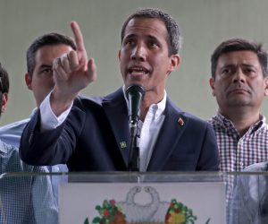 epa07453756 Venezuelan opposition leader Juan Guaido (C) speaks during a press meeting at the Damas Salesianas association, in Caracas, Venezuela, 21 March 2019. Guaido delivered humanitarian aid and spoke about the detention on the day of his chief of staff Roberto Marrero.  EPA/RAYNER PENA