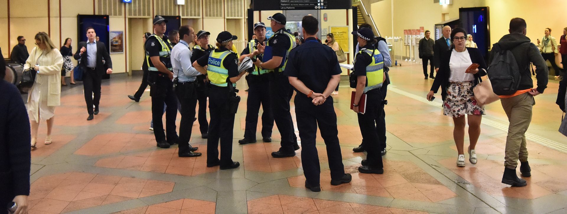 epa07467838 Victorian Police officers stand inside Flagstaff train station in Melbourne, Australia, 28 March 2019. A Melbourne train station has been given the all-clear after earlier reports of a person with a gun forced it to be shut down.  EPA/JAMES ROSS AUSTRALIA AND NEW ZEALAND OUT