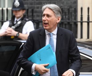 epa07470569 British Chancellor of the Exchequer, Philip Hammond returns to Downing street in London, Britain, 29 March 2019. MPs will vote on the day on the Brexit withdrawal agreement, a legally binding treaty setting out the terms of Britain's departure from the EU.  EPA/FACUNDO ARRIZABALAGA