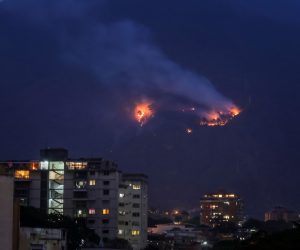 epa07477729 Partial view of 'El Avila' National Park during a fire near electric towers, in Caracas, Venezuela, 31 March 2019. The lack of water caused by a week of blackouts in Venezuela ended up pushing Venezuelans into the streets to protest against the government of Nicolas Maduro, resulting in clashes in Caracas with reports of gunfire. There were no imediate reports of injuries.  EPA/MIGUEL GUTIERREZ
