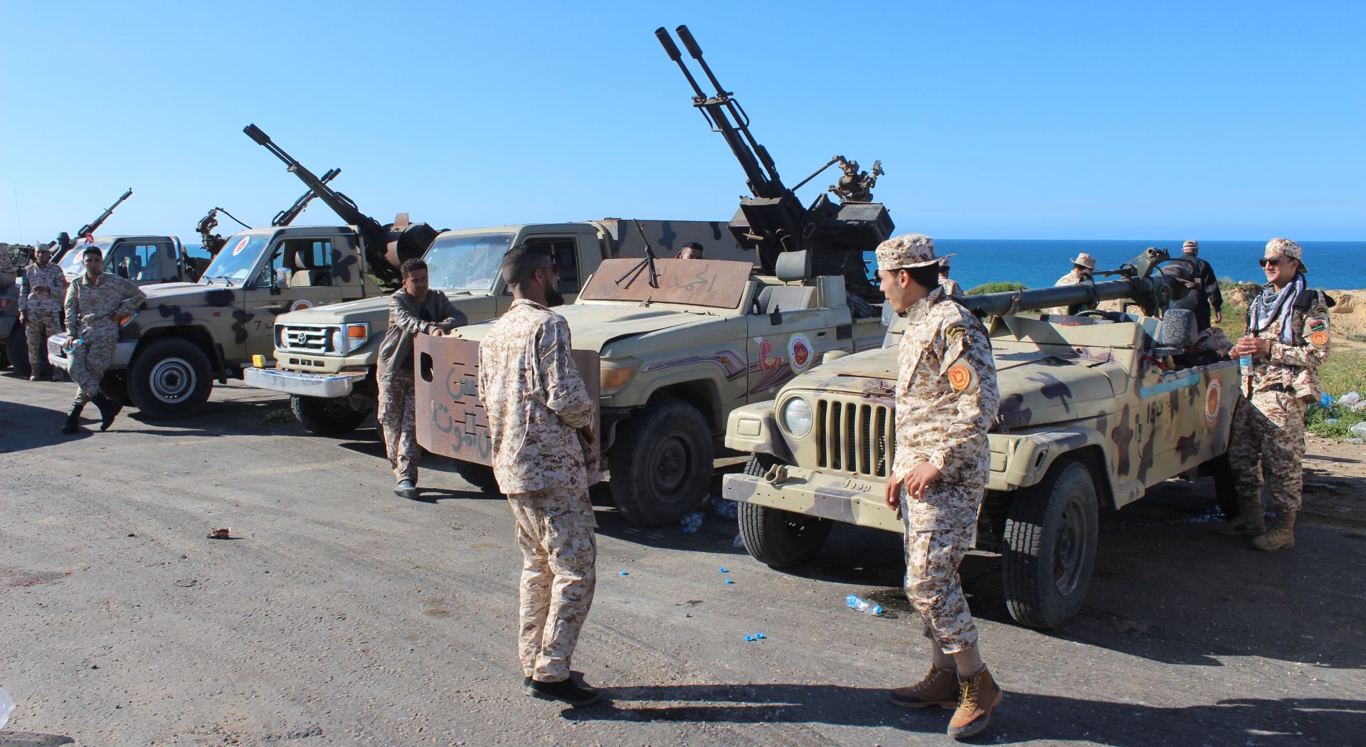 epa07489302 Vehicles and militants, reportedly from the Misrata militia, gather to join Tripoli forces, in Tripoli, Libya, 06 April 2019. According to reports, commander of the Libyan National Army (LNA) Khalifa Haftar ordered Libyan forces loyal to him to take the capital Tripoli, held by a UN-backed unity government, sparking fears of further escalation in the country.  EPA/STRINGER