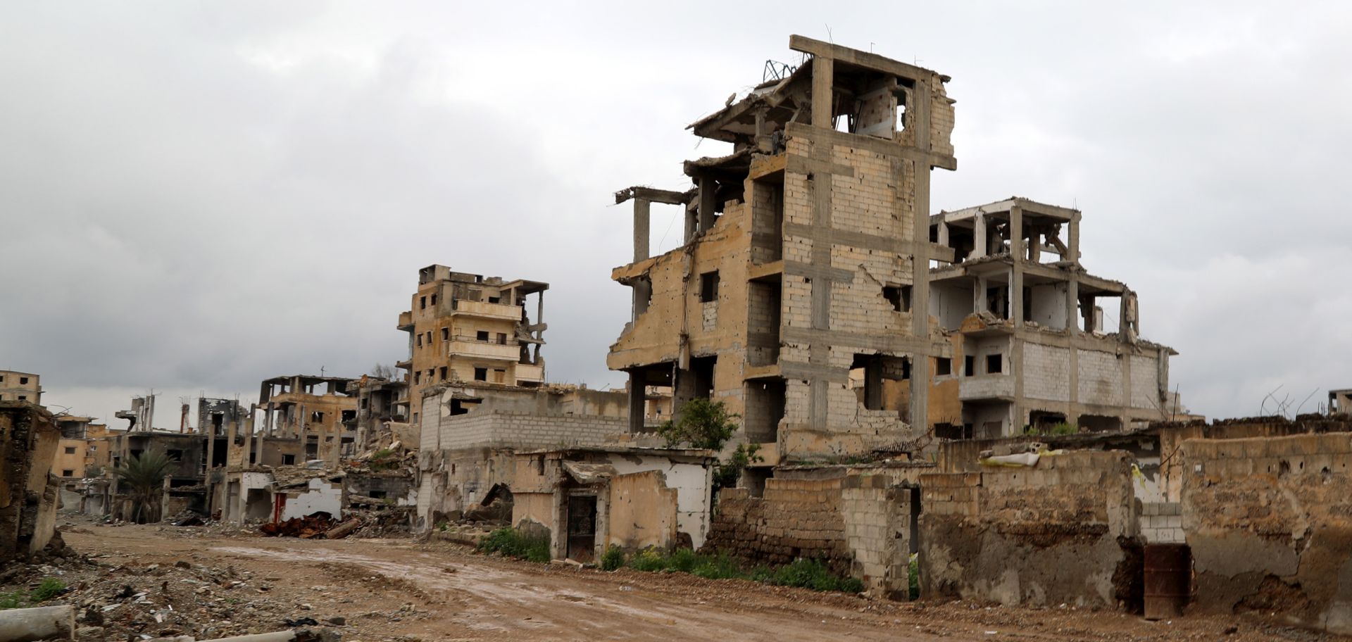epa07491530 A general view shows destroyed buildings in Raqqa city, northeastern Syria, 31 March 2019 (issued 08 April 2019). The US-backed Syrian Democratic Forces (SDF) announced on 18 October 2017 that they have seized the majority of the northeastern Syrian city of al-Raqqa concluding a campaign that began on 06 June to liberate the city, former capital of the self-proclaimed caliphate by the so-called Islamic State (IS or ISIS) terror organization in 2014.  EPA/AHMED MARDNLI