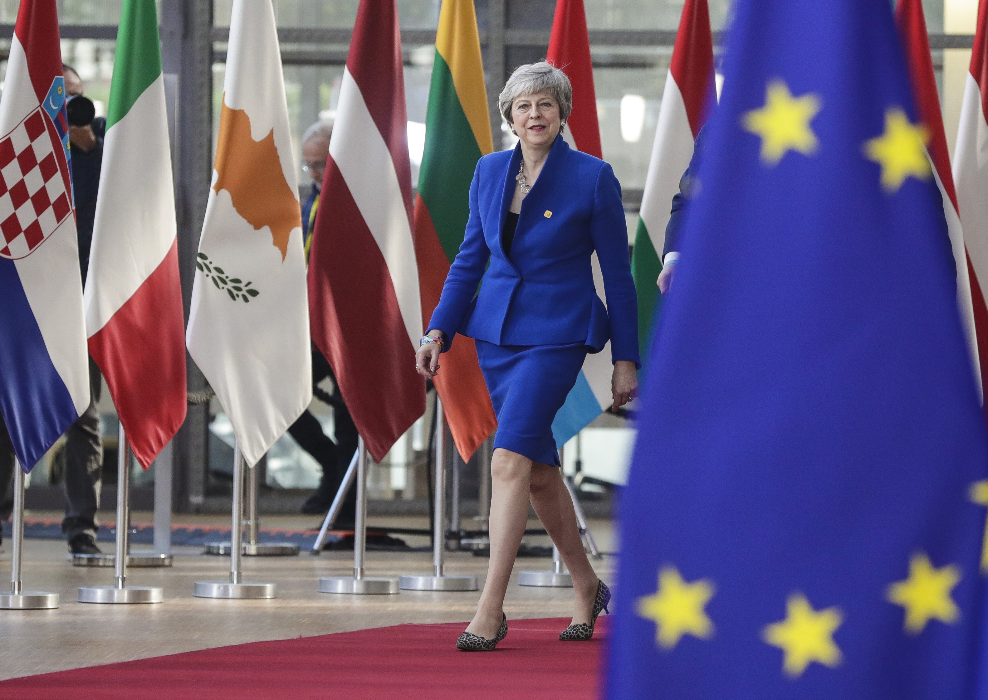 epa07496566 British Prime Minister Theresa May arrives for a special EU summit on Brexit at the European Council in Brussels, Belgium, 10 April 2019. EU leaders gathered for an emergency summit in Brussels to discuss a new Brexit extension.  EPA/STEPHANIE LECOCQ