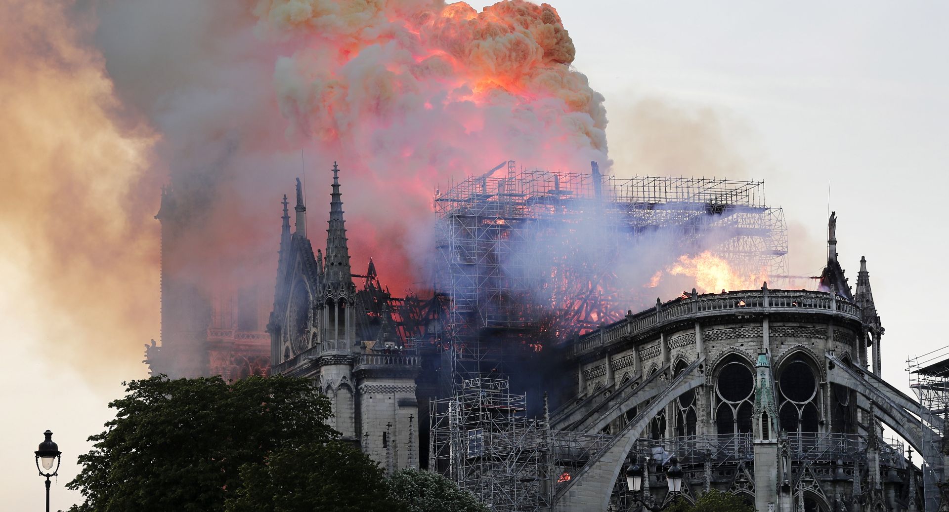 epa07508972 Flames on the roof of the Notre-Dame Cathedral in Paris, France, 15 April 2019. A fire started in the late afternoon in one of the most visited monuments of the French capital.  EPA/IAN LANGSDON