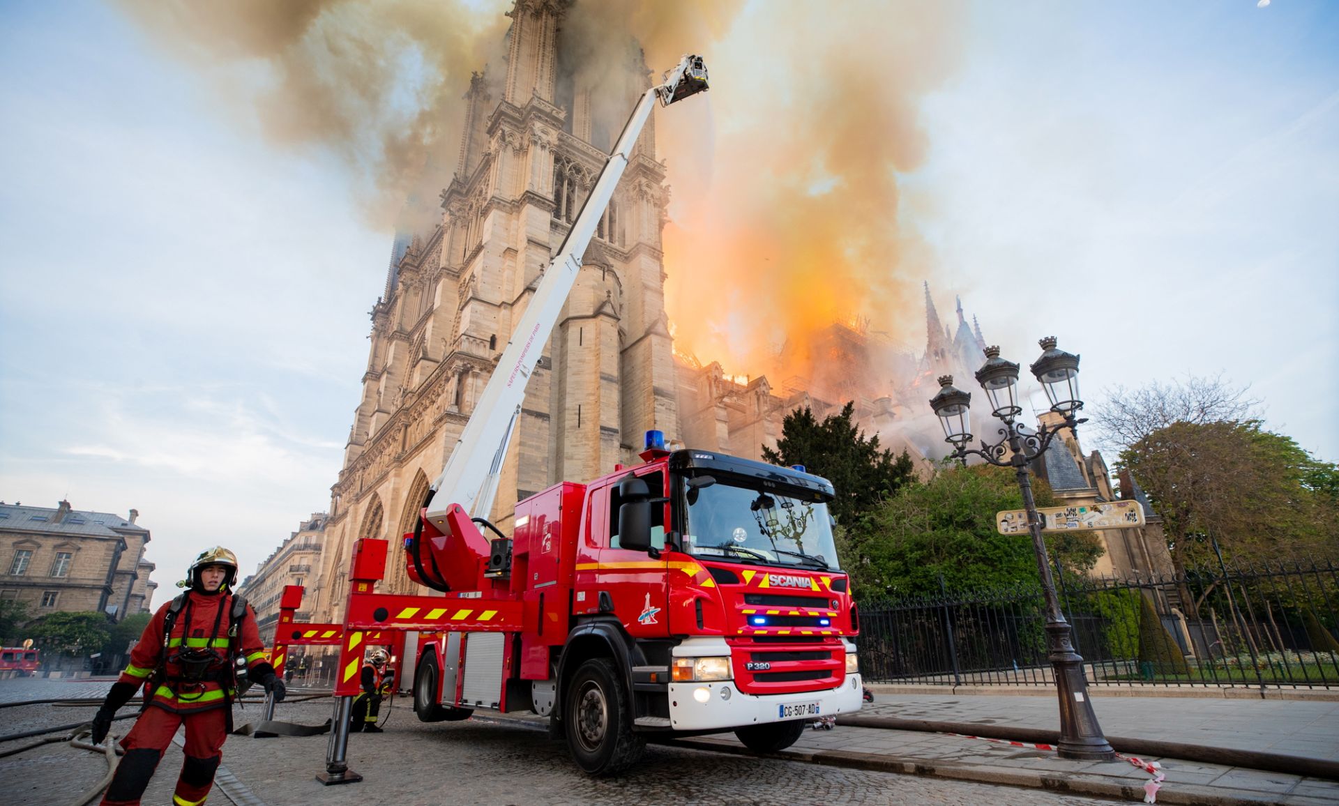 epa07509691 A handout photo made available by the Brigade de Sapeurs-Pompiers de Paris (BSPP) on 16 April 2019 shows French fire fighters in operation to extinguish a fire burning the roof of the Notre-Dame Cathedral in Paris, France, 15 April 2019. A fire started in the late afternoon in one of the most visited monuments of the French capital.  EPA/BENOIT MOSER / BSPP / HANDOUT  HANDOUT EDITORIAL USE ONLY/NO SALES
