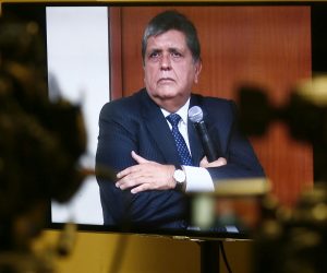epa07512456 (FILE) - Former Peruvian president Alan Garcia is displayed on a monitor during a hearing in Lima, Peru, 23 June 2015 (reissued 17 April 2019). Former Peruvian president Alan Garcia died on 17 April 2019 in a hospital in Lima. Garcia shot himself in the head as police arrived toarrest him in connection with the Odebrecht corruption scandal.  EPA/STR *** Local Caption *** 52022865