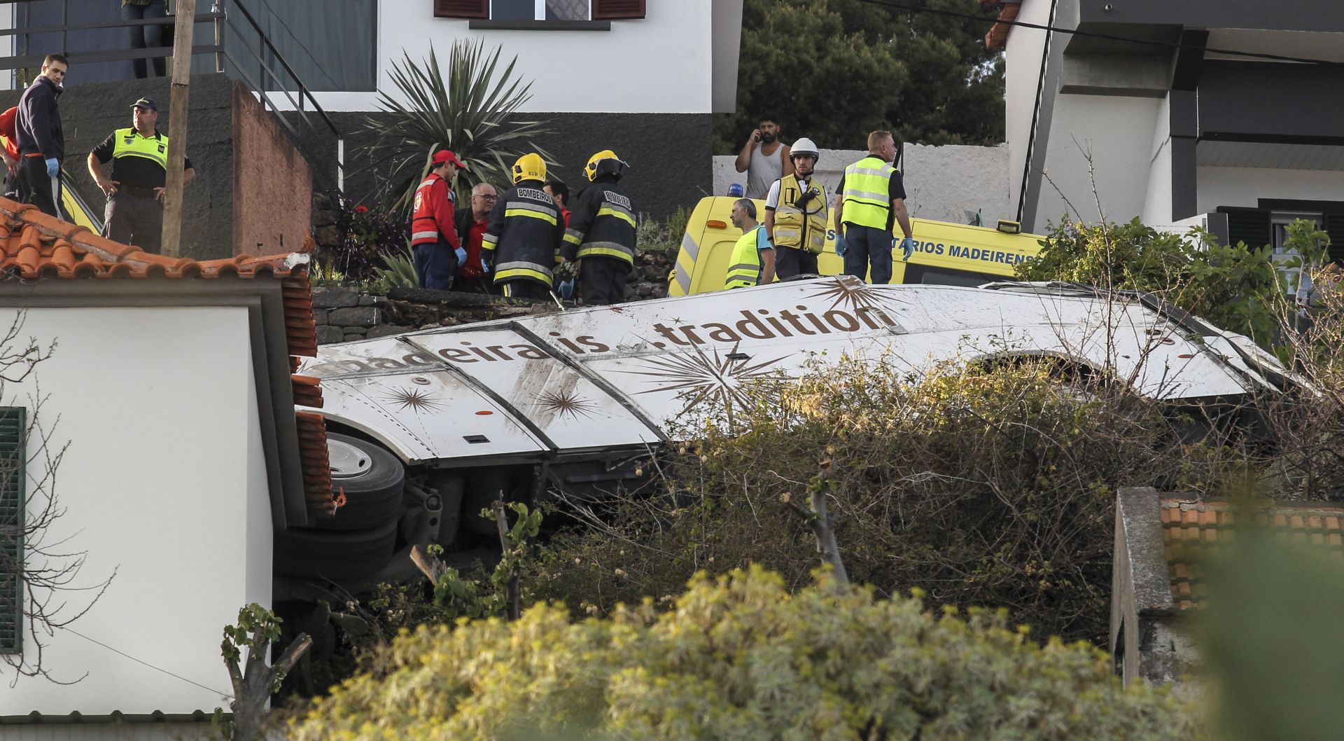 epa07512748 Emergency services inspect the scene of a tourist bus crash in Canico, Santa Cruz, Madeira Island, Portugal, 17 April 2019. According the Civil Protection of Madeira, several people died in the accident.  EPA/HOMEM GOUVEIA
