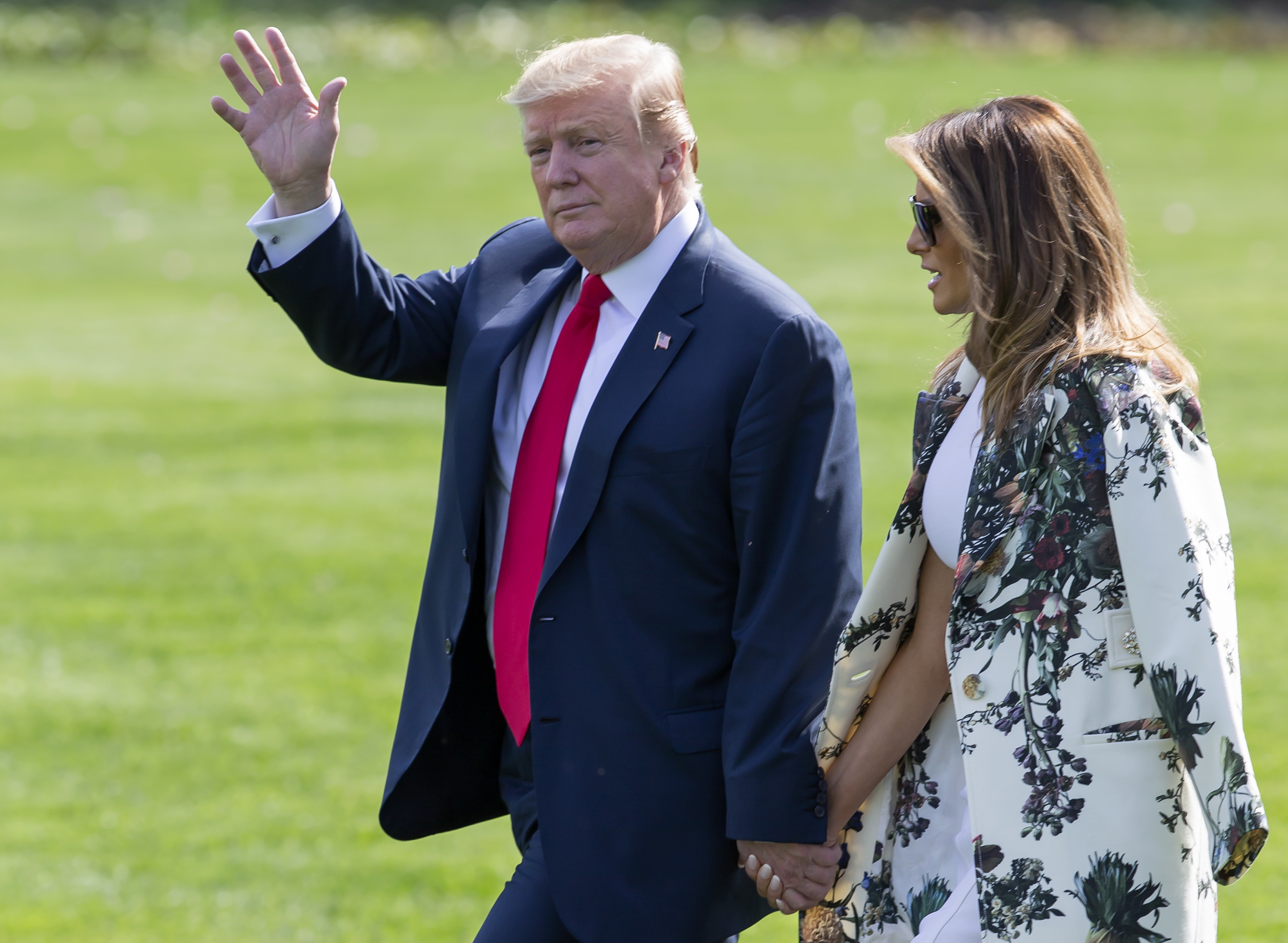 epa07514881 US President Donald J. Trump (L) and First Lady Melania Trump (R) walk on the South Lawn of the White House to Marine One in Washington, DC, USA, 18 April 2019. Trump was leaving to spend the long Easter Weekend at his Mar-a-Lago Club in Palm Beach, Florida. Trump did not stop to speak with the media, after a redacted version of Special Counsel Robert Mueller's report on Russian interference in the 2016 election was released earlier in the day.  EPA/ERIK S. LESSER
