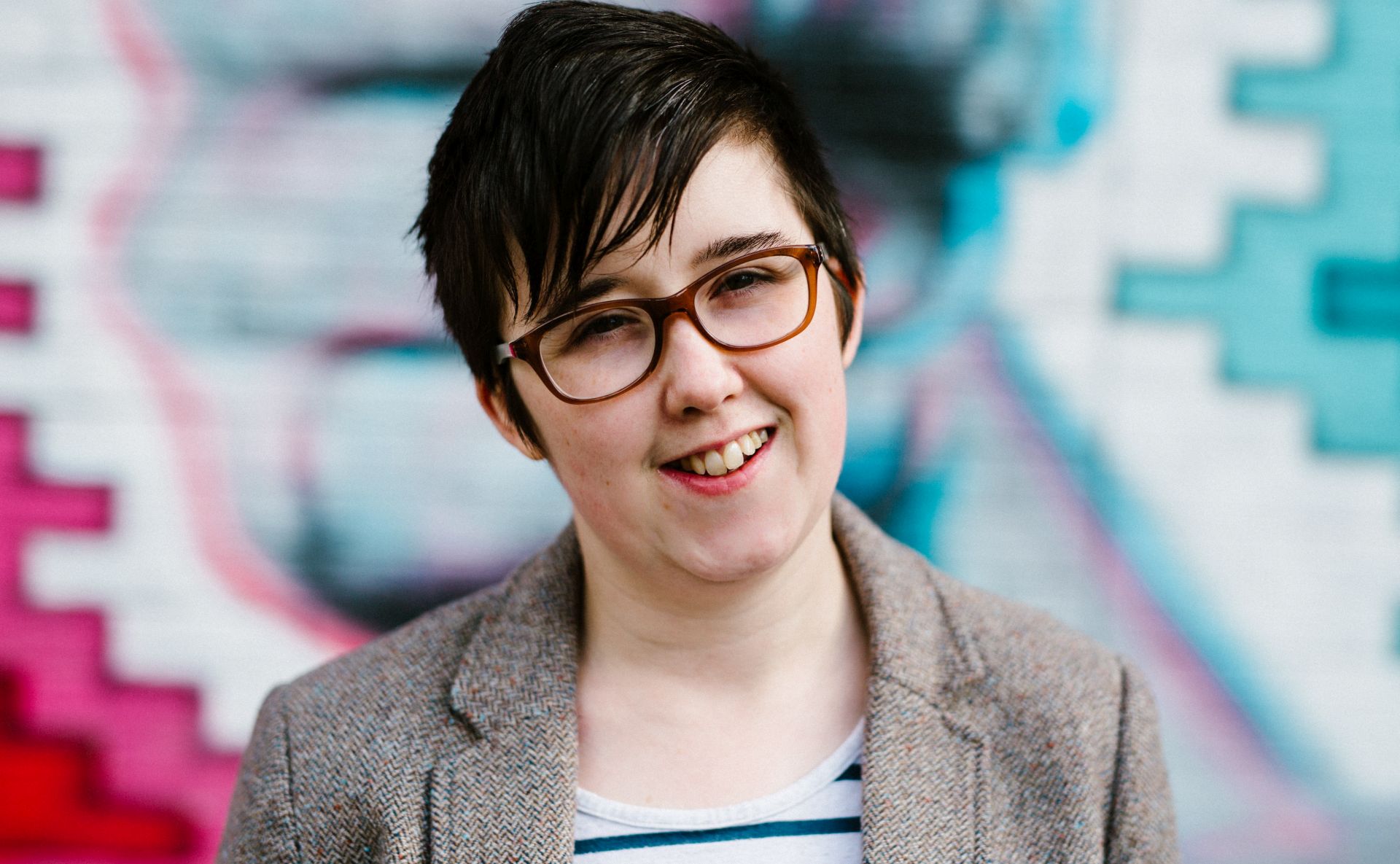 epa07515415 Belfast Journalist Lyra McKee poses outside the Sunflower Bar on Union Street in Belfast, Northern Ireland, Britain, 19 May 2017 (issued 19 April 2019). According to media reports, Lyra McKee was killed during riots in Londonderry (Derry) on 18 April 2019. Police Service of Northern Ireland said that McKee was allegedly shot while reporting on clashes with dissident republican rioters.  EPA/JESS LOWE MANDATORY CREDIT: JESS LOWE  EDITORIAL USE ONLY/NO SALES