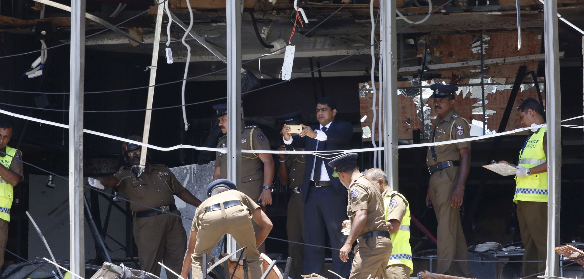 epa07519022 Sri Lankan police investigate the scene after an explosion hit Shangri-La Hotel in Colombo, Sri Lanka, 21 April 2019. According to the news reports at least 138 people killed and over 400 injured in a series of blasts during the Easter Sunday service at St Anthony's Church in Kochchikade,Shangri-La Hotel and Kingsbury Hotel with many more places.  EPA/M.A. PUSHPA KUMARA