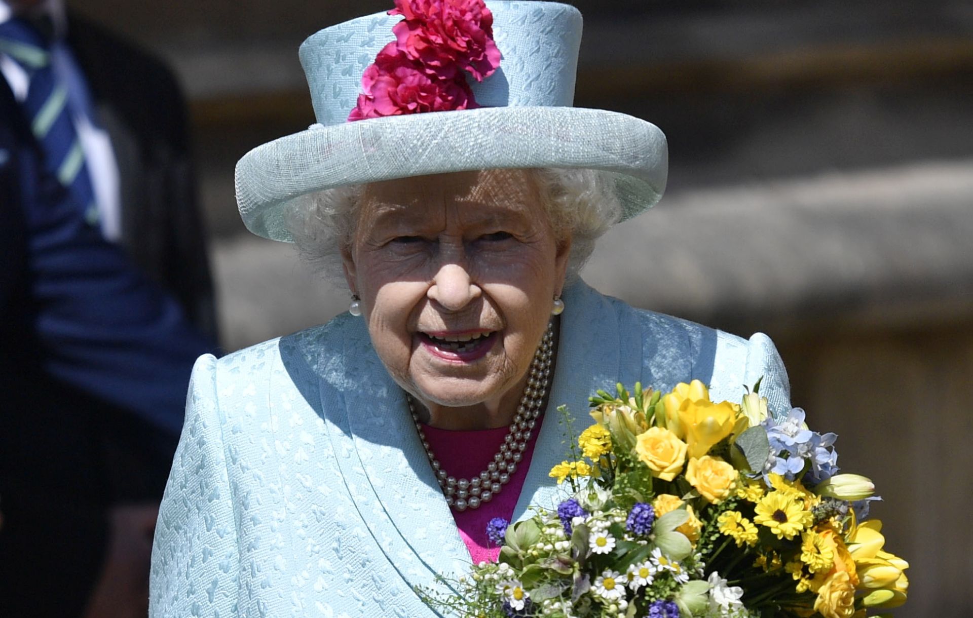 epa07519441 Britain's Queen Elizabeth leaves the annual Easter Sunday Service at St Georges Chapel in Windsor Castle, Britain, 21 April 2019. The Easter Mattins Service is attended every year by the Royal Family. This year the service falls on the Queen's Elizabeth II birthday, who turns 93.  EPA/NEIL HALL