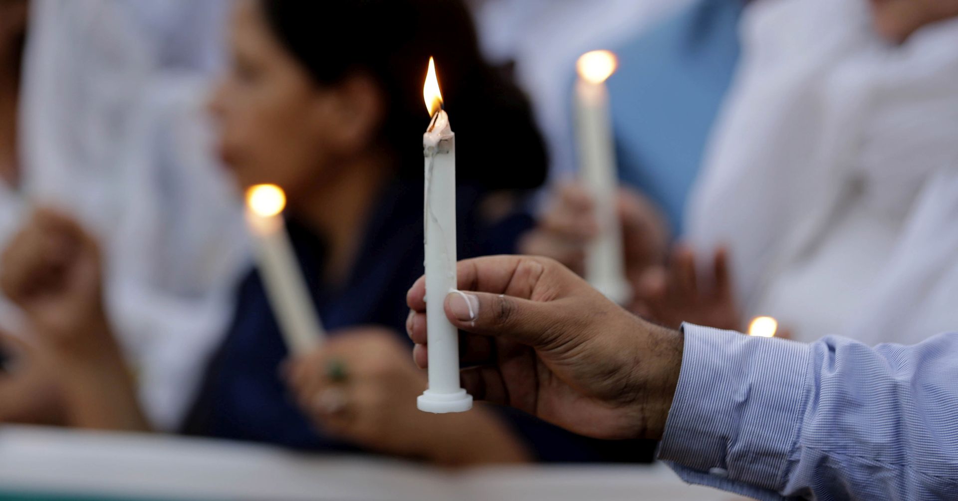 epa07521500 Pakistani activists of civil society light candles to commemorate the victims of the Sri Lanka bombings  in Lahore, Pakistan, 22 April 2019. According to police at least 290 people were killed and more than 400 injured in a coordinated series of blasts during the Easter Sunday service at churches and hotels in Sri Lanka on 21 April 2019.  EPA/RAHAT DAR
