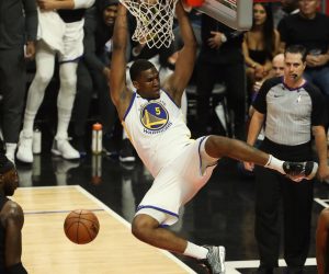 epa07531310 Golden State Warriors forward Kevon Looney dunks against the Los Angeles Clippers during the NBA Western Conference Playoffs basketball game six between the Golden State Warriors and Los Angles Clippers at the Staples Center in Los Angeles, California, USA, 26 April 2019.  EPA/EUGENE GARCIA SHUTTERSTOCK OUT