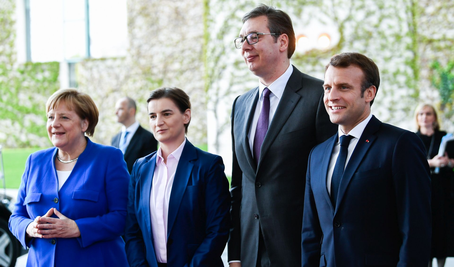 epa07536533 (L-R) German Chancellor Angela Merkel, Serbian Prime Minister Ana Brnabic, Serbian President Aleksandar Vucic and French President Emmanuel Macron pose for photographers during the arrivals for a 'Western Balkans Conference' at the Chancellery in Berlin, Germany, 29 April 2019. German Chancellor Angela Merkel and French President Emmanuel Macron are hosting a meeting of European Union officials and Western Balkan leaders to restart talks between Serbia and Kosovo.  EPA/FILIP SINGER