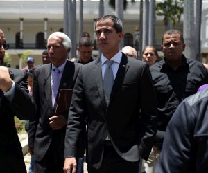 epa07492425 The Head of the Venezuelan Parliament Juan Guaido, attends a meeting with public employees at the National Assembly in Caracas, Venezuela, 08 April 2019.  EPA/MIGUEL GUTIERREZ