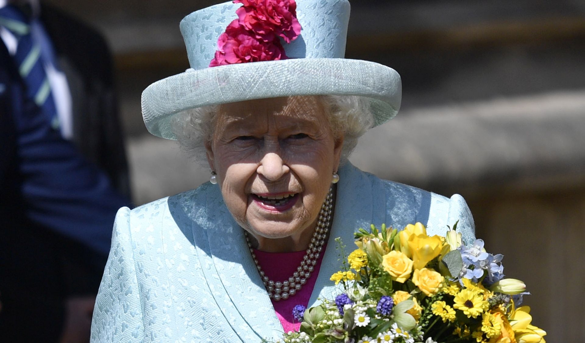 epa07519441 Britain's Queen Elizabeth leaves the annual Easter Sunday Service at St Georges Chapel in Windsor Castle, Britain, 21 April 2019. The Easter Mattins Service is attended every year by the Royal Family. This year the service falls on the Queen's Elizabeth II birthday, who turns 93.  EPA/NEIL HALL