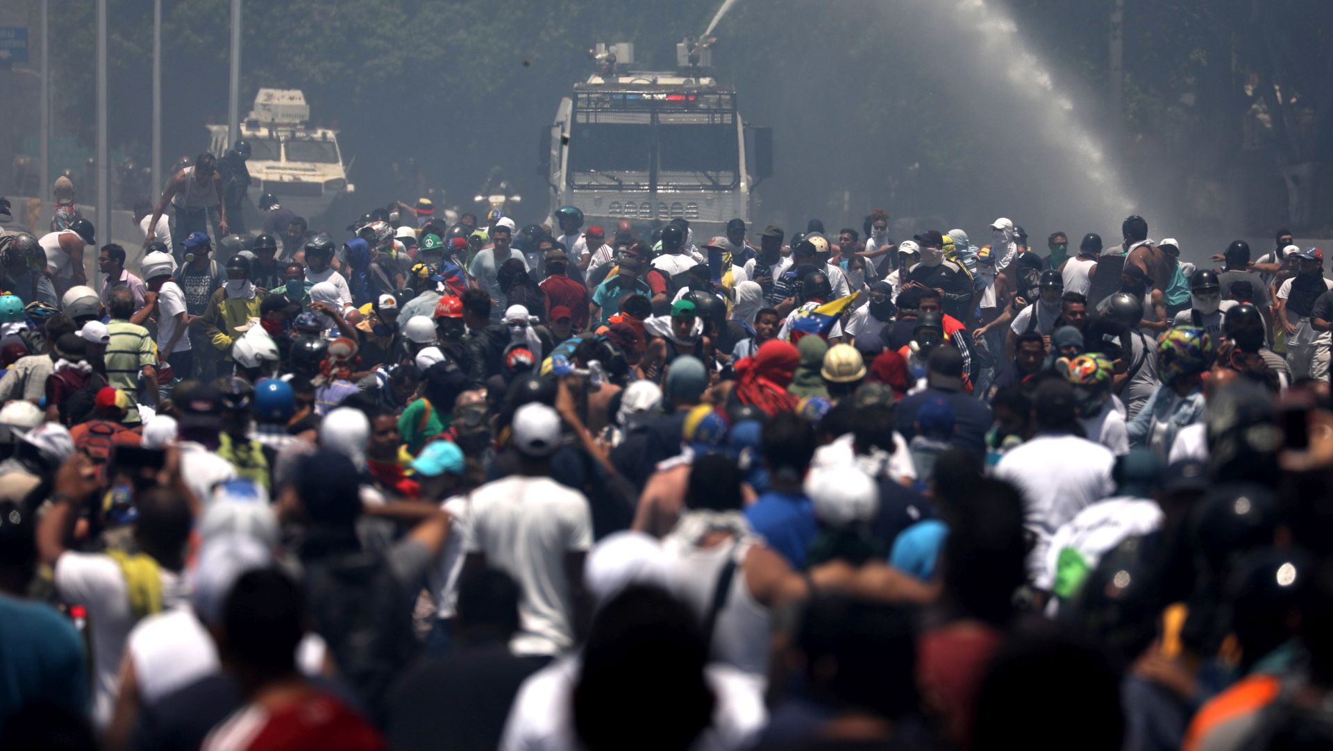 epa07538456 Supporters of President of the Venezuelan Parliament confront armored trucks of the Bolivarian Armed Forces during a protest at the Altamira area, in Caracas, Venezuela, 30 April 2019. Venezuelan interim President Juan Guaido has asked supporters to take to the streets in order to end the regime of President Nicolas Maduro. Meanwhile, Venezuelan opposition leader Leopoldo Lopez was freed from his house arrest, appearing alongside Guaido and military forces in Caracas.  EPA/Miguel Gutierrez
