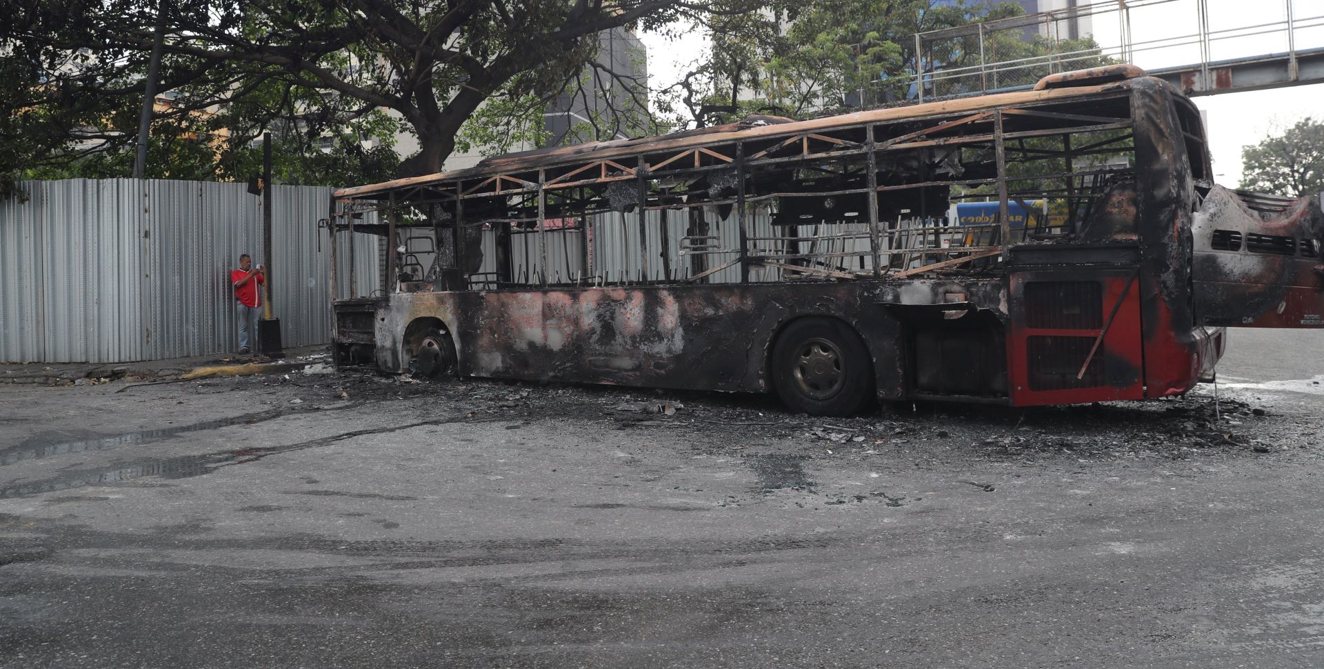 epa07540288 A fire gutted bus on a street in Caracas, Venezuela, 01 May 2019, a day after members of the opposition clashed with govedrnment forces. Reports state that the head of the Venezuelan Parliament Juan Guaido, called 'all Venezuela to the streets' today to continue with the called "Operacion Libertad" (freedom operation), hoping that the President Nicolas Maduro leave power.  EPA/Miguel Gutierrez