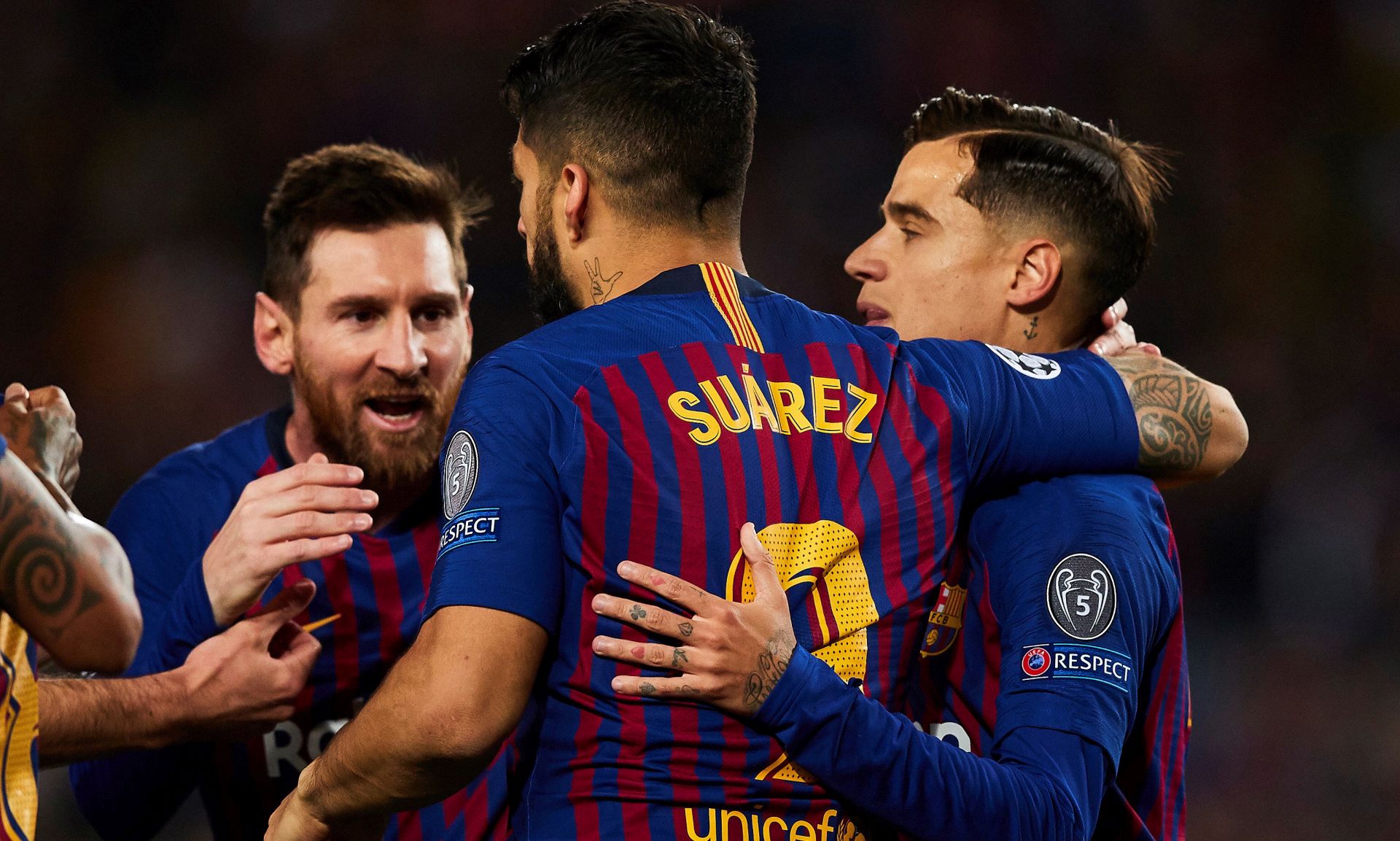 epa07541245 FC Barcelona's forward Luis Suarez (C) celebrates wit his teammates after scoring the 1-0 during the UEFA Champions League first leg semifinal match between FC Barcelona and Liverpool in Barcelona, Spain, 01 May 2019.  EPA/Alejandro Garcia