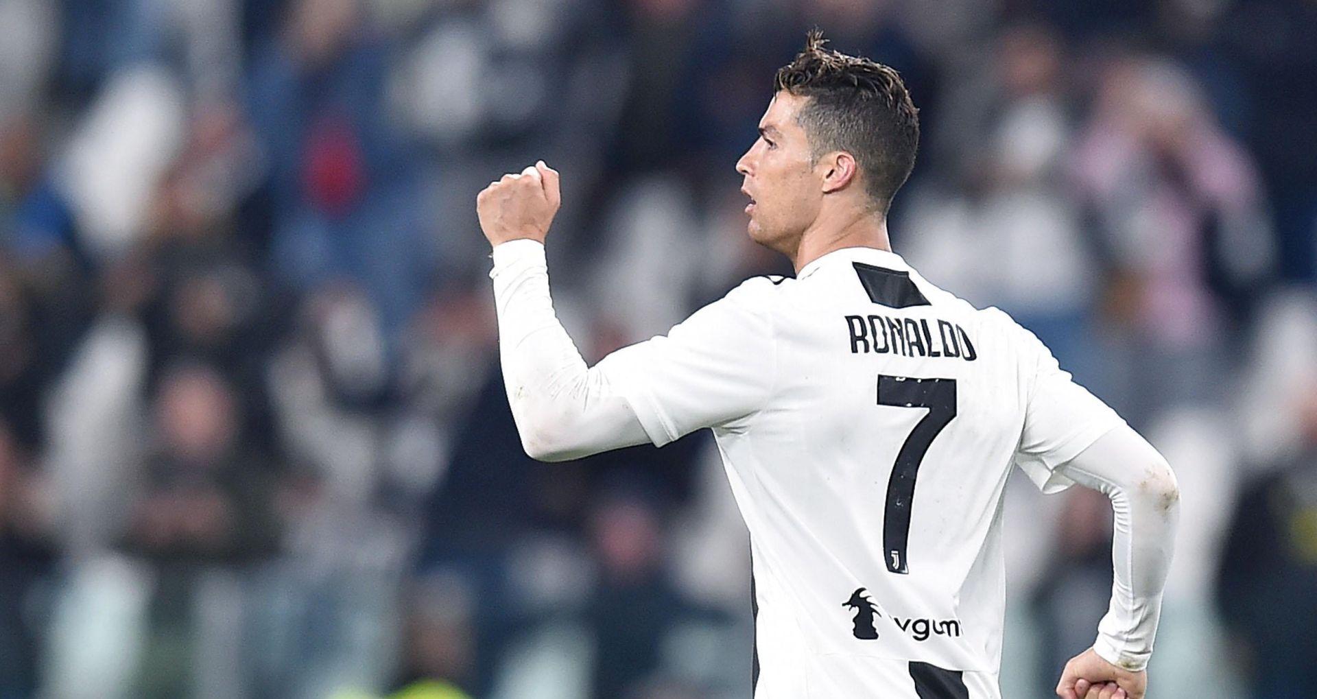 epa07545654 Juventus's Cristiano Ronaldo jubilates after scoring the goal (1-1) during the Italian Serie A soccer match Juventus FC vs Torino FC at the Allianz Stadium in Turin, Italy, 03 May 2019.  EPA/ALESSANDRO DI MARCO