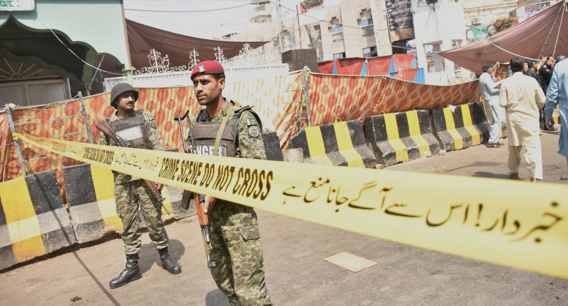 epa07554886 Pakistani security officials inspect the scene of a suicide bomb attack that targeted a Police vehicle outside the Sufi Muslim Data Gunj Buksh shrine in Lahore, Pakistan, 08 May 2019. At least eight people including five police were killed and 25 were injured in the blast near the Data Darbar Sufi shrine, one of the largest in South Asia. Security measures had been heightened at religious sites in the city for the start of the Muslim holy month of Ramadan, which started on Tuesday in Pakistan.  EPA/STRINGER
