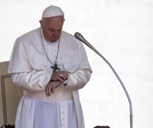 epa07555004 Pope Francis during the weekly general audience in Saint Peters Square, Vatican City, 08 May 2019.  EPA/ANGELO CARCONI
