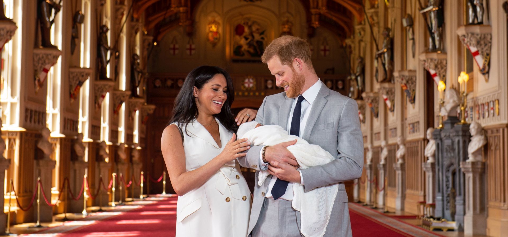 epa07555431 Prince Harry (R) and Meghan, the Duchess of Sussex pose together with their newborn son in Winsdor, Britain, 08 May 2019. It is the first child of Prince Harry and his wife Meghan.  EPA/Domic Lipinski / PA   EDITORIAL USE ONLY/NO SALES