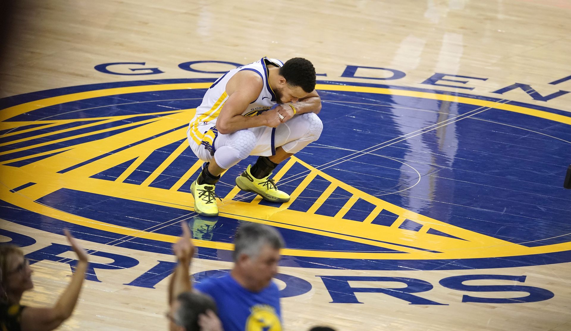 epa07556922 Golden State Warriors guard Stephen Curry reacts after the Warriors pulled off a win against the Houston Rockets during the NBA Western Conference playoffs semifinal game five at Oracle Arena in Oakland, California, USA, 08 May 2019.  EPA/JOHN G. MABANGLO SHUTTERSTOCK OUT