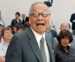 epa07577475 (FILE) - Chinese-US architect Ieoh Ming Pei smiles after he was awarded the 'Orient and Occident Prize' of the Erwin Wickert Foundation at the new Museum of Modern Arts in Luxembourg, 03 July 2006 (reissued 17 May 2019). Chinese-US architect Ieoh Ming Pei has died on 16 May 2019 at the age of 102 in New York City, New York, USA.  EPA/HARALD TITTEL GERMANY OUT *** Local Caption *** 53480219